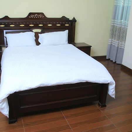 Bnow Hotel Addis Abeba Esterno foto