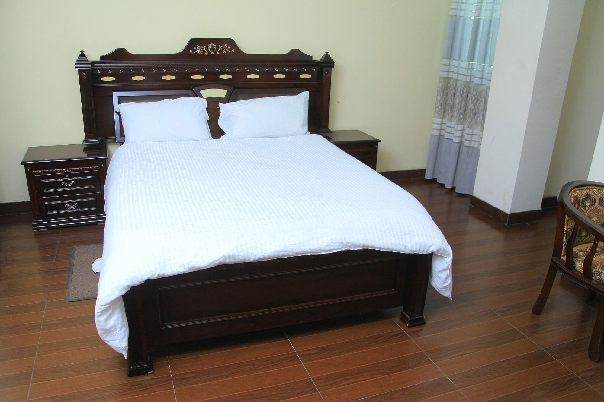 Bnow Hotel Addis Abeba Esterno foto