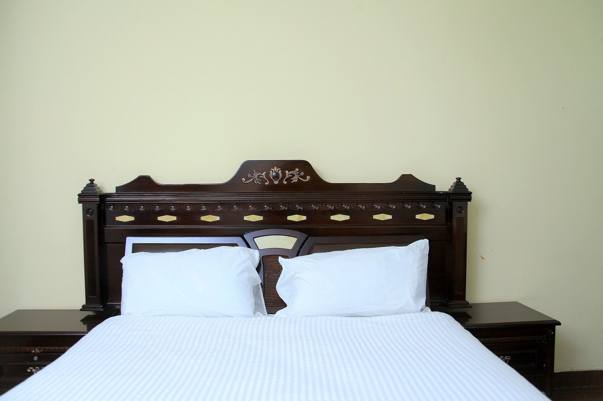 Bnow Hotel Addis Abeba Esterno foto